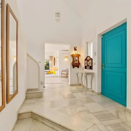 Casa El Sur Beachside In Marbella Vila *