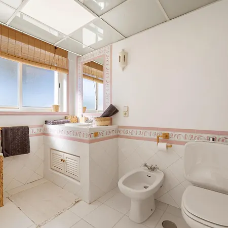 Casa El Sur Beachside In Marbella Vila